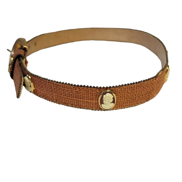 Vintage cameo set belt and earrings - Picture 4 of 16